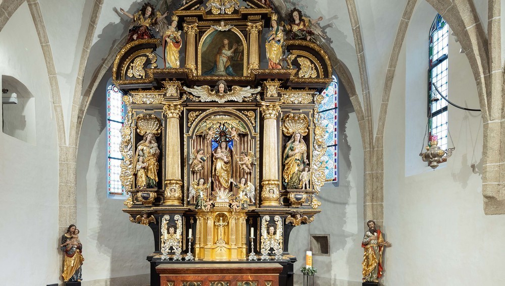 Frauen im Zentrum des Altarraums in Wippenham