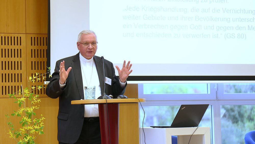 Militärbischof von Österreich bei Tagung der 'Kommission Weltreligionen' am 21./22. April 2026 über 'Religionen, Krieg und Frieden' im Salzburger Bildungshaus St. Virgil