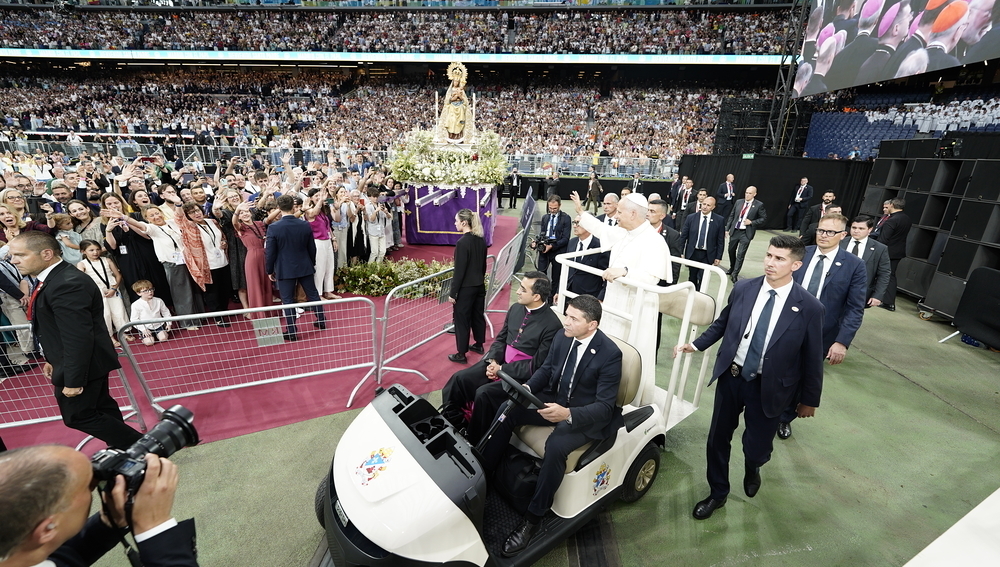 Papst Leo XIV. im Bernabéu-Stadion in Madrid           