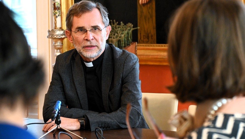 Der am 17. Oktober 2025 ernannte neue Wiener Erzbischof bei einem Pressegespräch mit Kathpress und Medien der Erzdiözese Wien