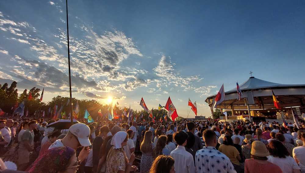 Fahnenmeer beim Mladifest