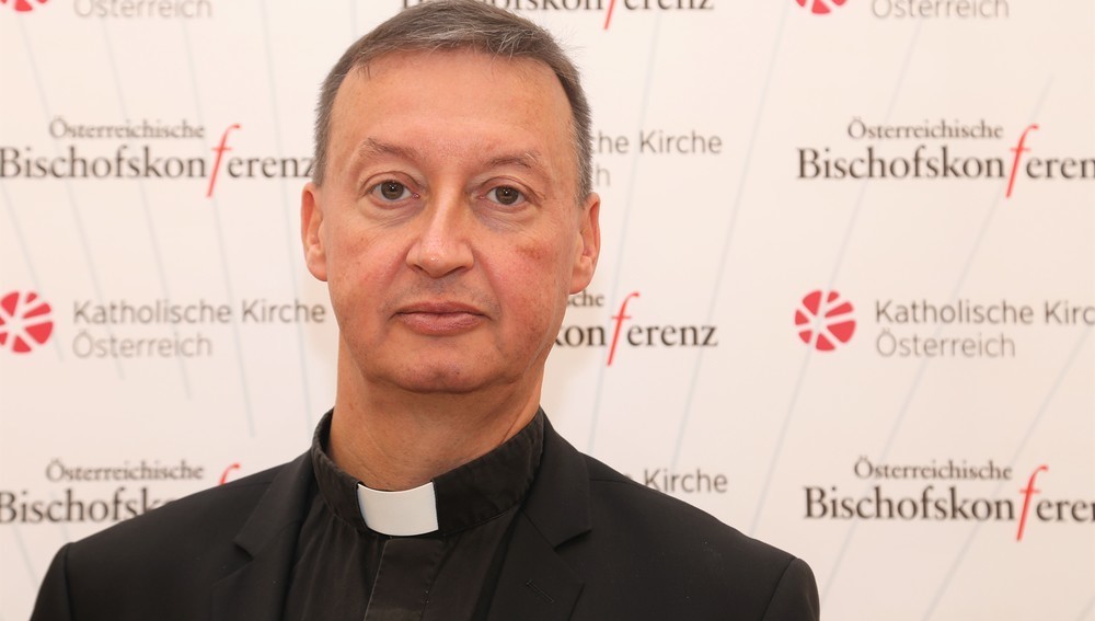 Pressekonferenz der Österreichischen Bischofskonferenz mit Peter Schipka (Generalsekretär der Österreichischen Bischofskonferenz), Club 4, Wien, 11. November 2022