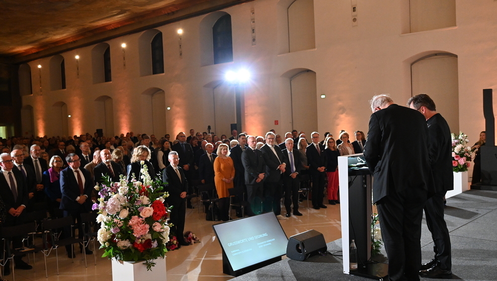 Segensgebet beim Festakt '150 Jahre Haus der Barmherzigkeit'