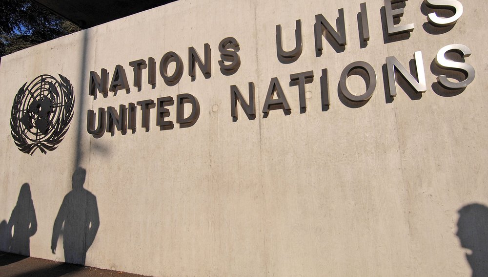 United Nations Emblem der Vereinten Nationen am Eingang zum Genfer Hauptquartier der UNO am Platz der Nationen