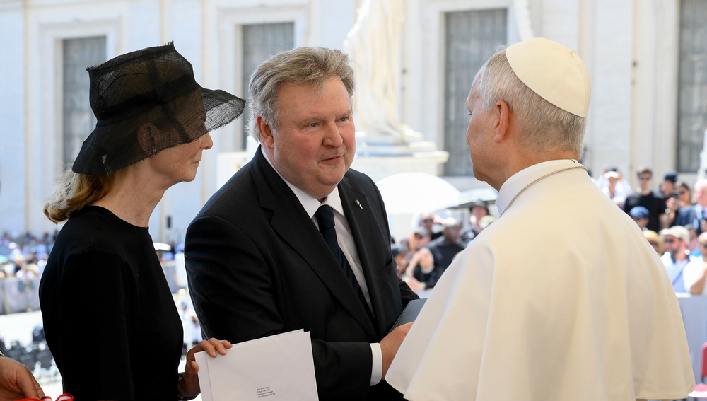 Bürgermeister Ludwig und Papst Leo XIV. am 27. Mai 2026 auf dem Petersplatz
