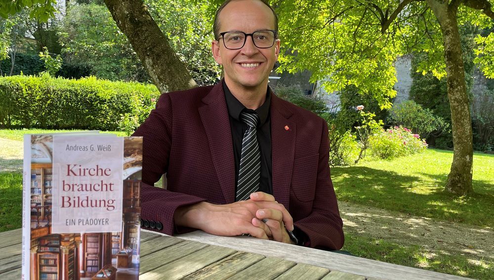 heologe und Philosoph Andreas G. Weiß, seit 1. September KBW-Salzburg-Direktor, hat sein neues Buch dem Thema kirchliche Bildung gewidmet.