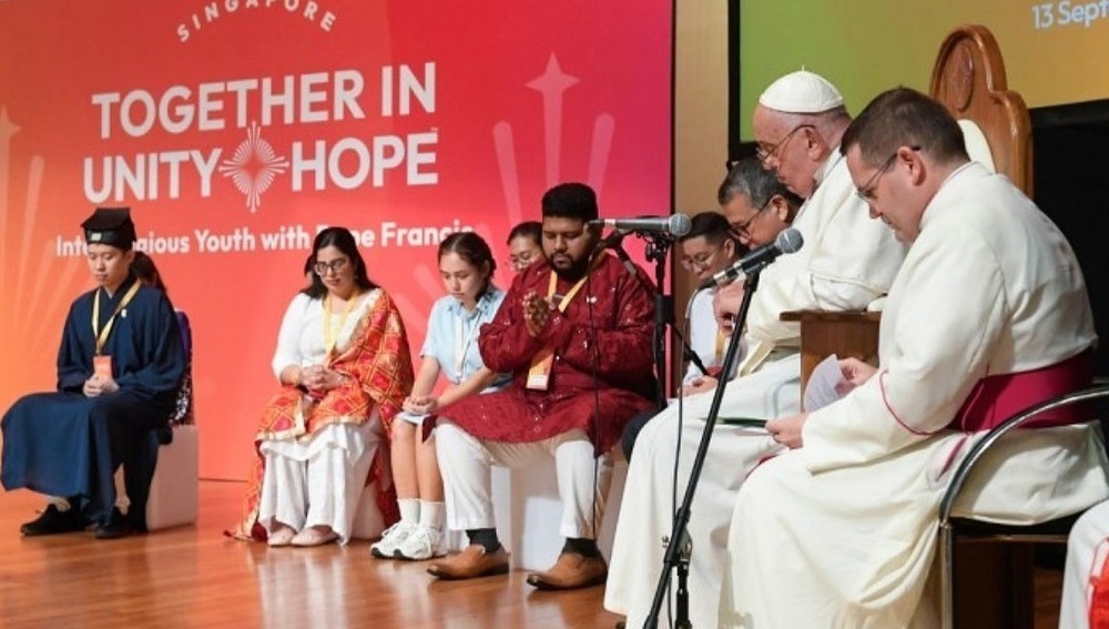 Papst bei interreligiösem Treffen mit Jugendlichen in Singapur