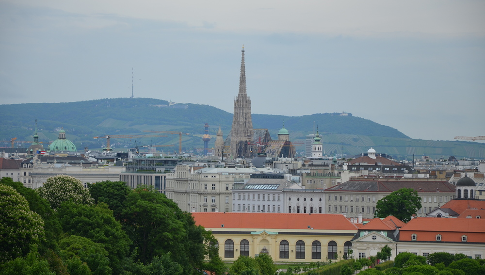 Wien under der Stephansdom vom Belvedere aus 