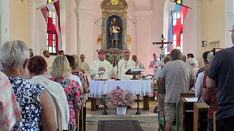 Gottesdienst beim 'Tag an der Grenze' in der Kirche St. Pongratzen (Sv. Pankracija) mit Bischof Krautwaschl und Erzbischof Cvikl