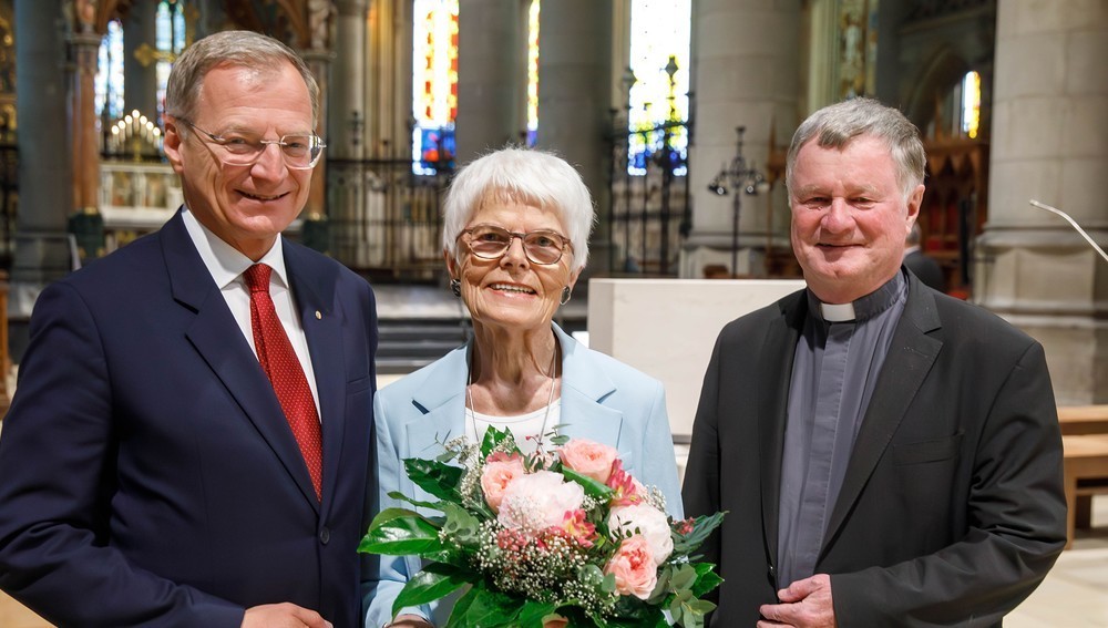 V. l.: LH Thomas Stelzer, Erna Putz, Bischof Manfred Scheuer