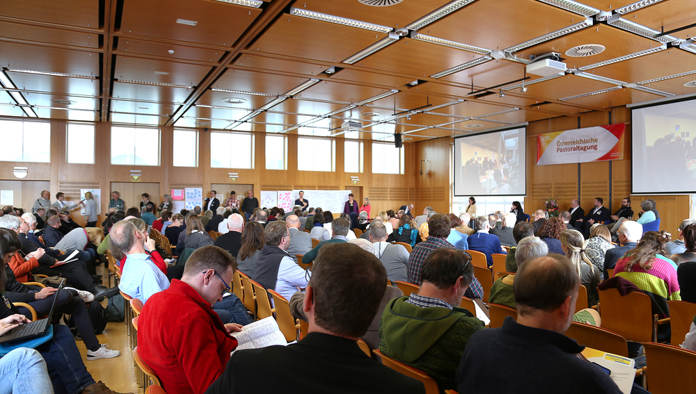 Zuhörer bei Österreichischer Pastoraltagung 2024 im Bildungszentrum St. Virgil in Salzburg