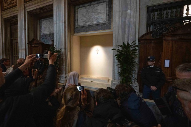  Presseamt des Heiligen Stuhls (Holy See Press Office)