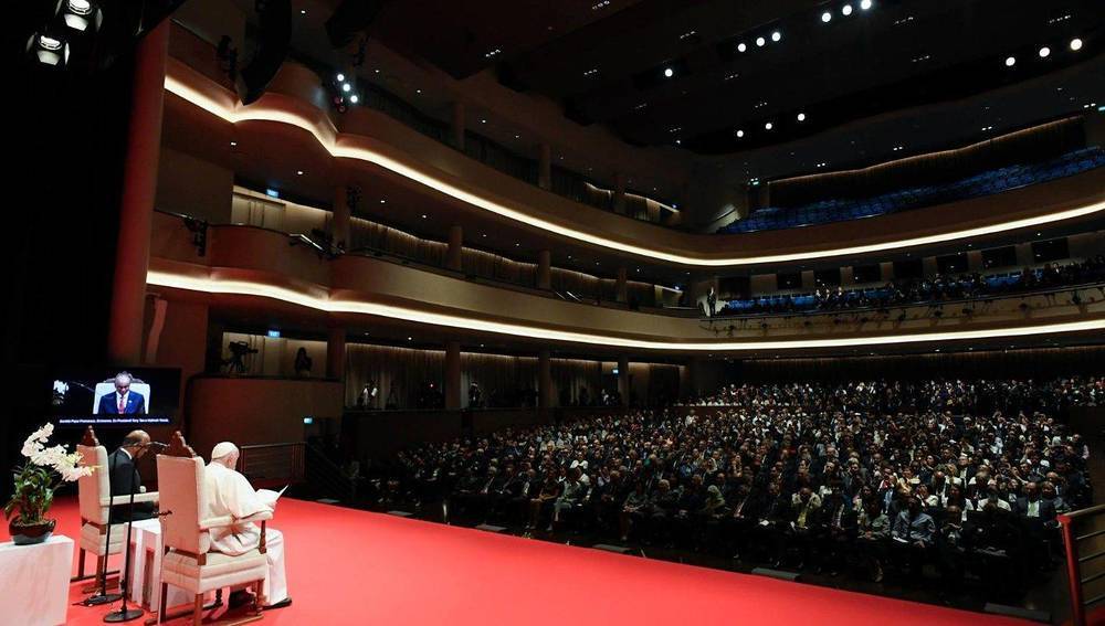 Papst bei Ansprache im Theater der Nationalen Universität Singapur