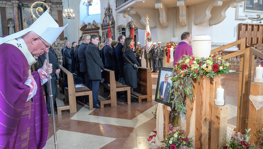 Erzbischof Lackner bei Requiem für verstorbenen Landesrat Schwaiger im Salzburger Dom