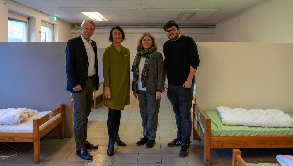 Thomas Ferk, Vizedirektor Caritas Steiermark; Martina Schröck, Obfrau der VinziWerke Österreich; Elke Kahr, Bürgermeisterin Stadt Graz; Jakob Url (Winternotschlafstelle Caritas Steiermark)
