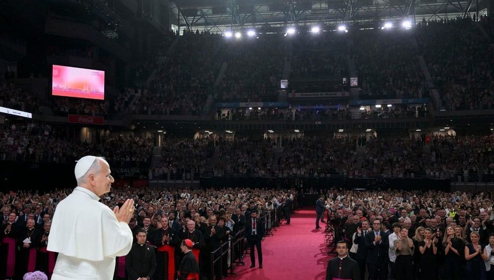 Papst bei Begegnung mit Kunstschaffenden in der Madrider Movistar Arena